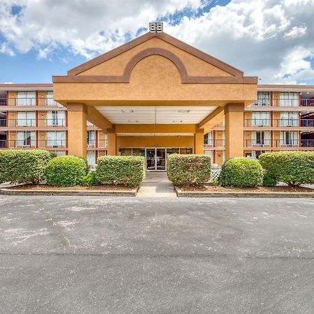 Budgetel Inn & Suites 森林公园 外观 照片