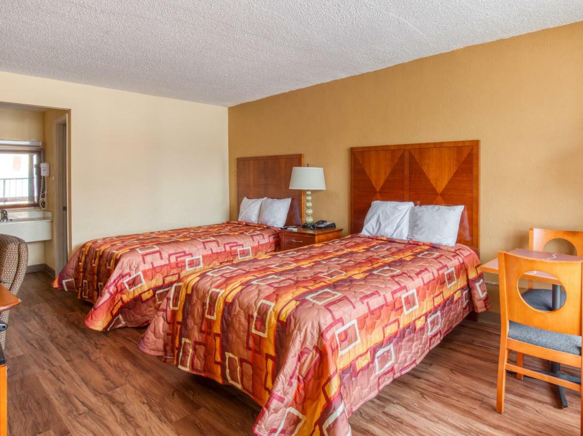 Budgetel Inn & Suites 森林公园 外观 照片