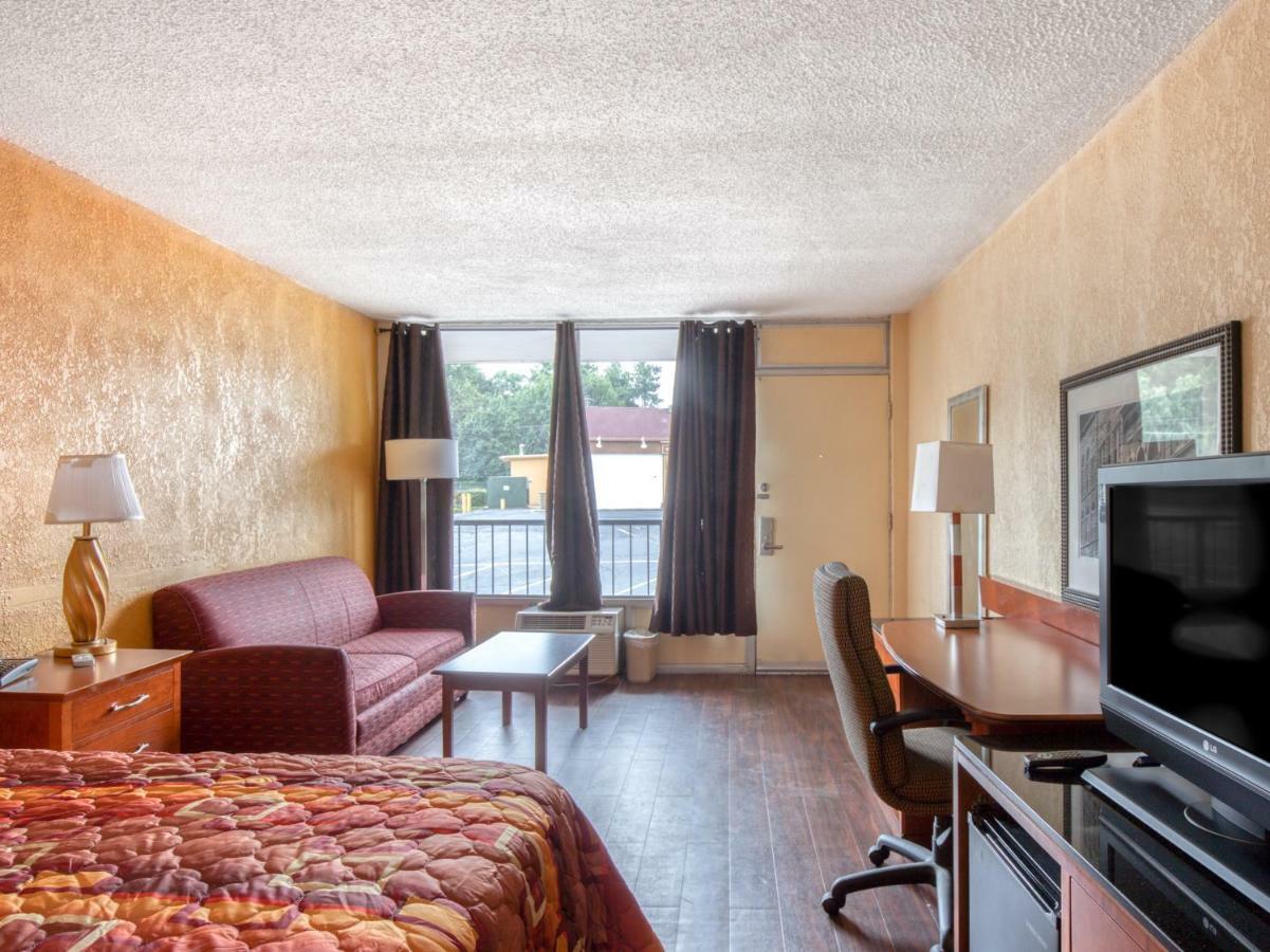 Budgetel Inn & Suites 森林公园 外观 照片